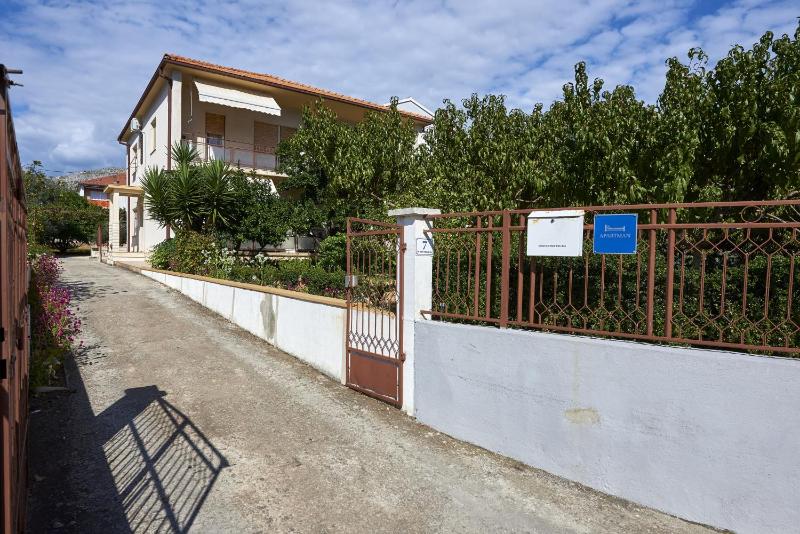 Triple Room Trogir 13102b - image 2