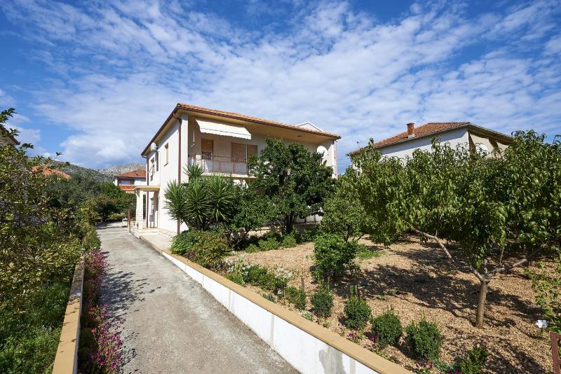 Apartments and rooms with parking space Trogir - 13102 - image 18