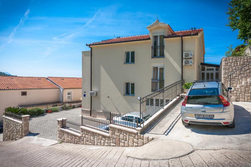 Apartments and rooms by the sea Brela Makarska - 13118 - image 25