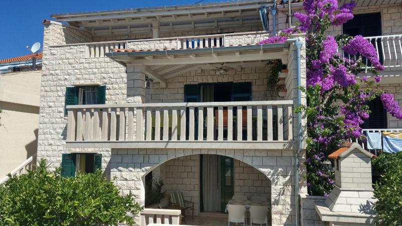 Apartments by the sea Bol Brac - 13121 - image 1