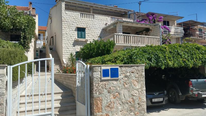 Apartments by the sea Bol Brac - 13121 - image 2