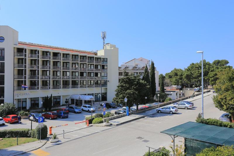 Two-Bedroom Apartment with Balcony image 3