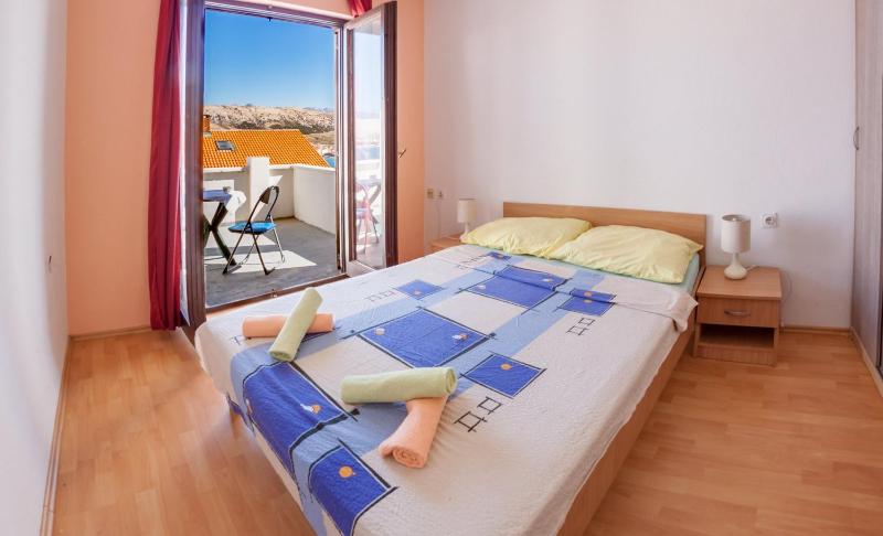 Apartments and rooms with parking space Pag - 13355 - image 3