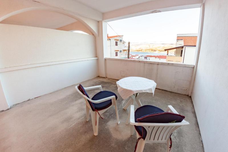 Apartments and rooms with parking space Pag - 13355 - image 11