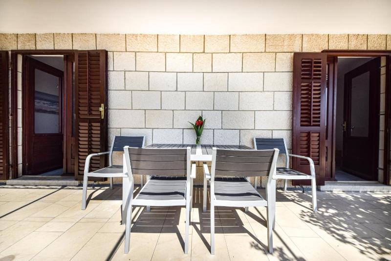 One-Bedroom Apartment with Terrace and Sea View image 3