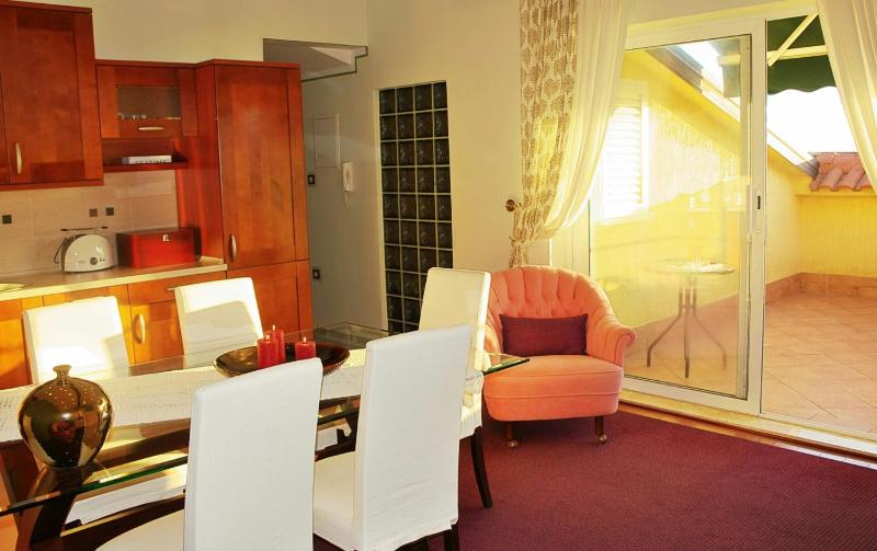 Apartments with parking space Rijeka - 13377 - image 3