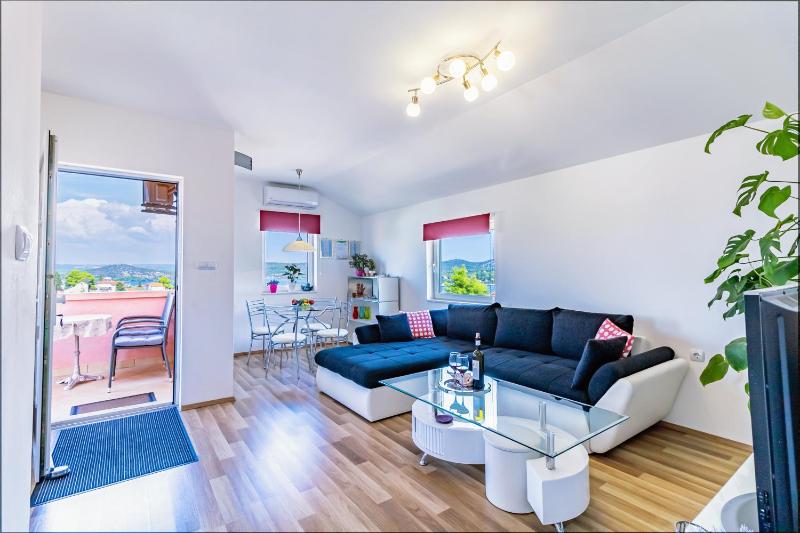Apartments with parking space Bilice Krka - 13545 - image 6