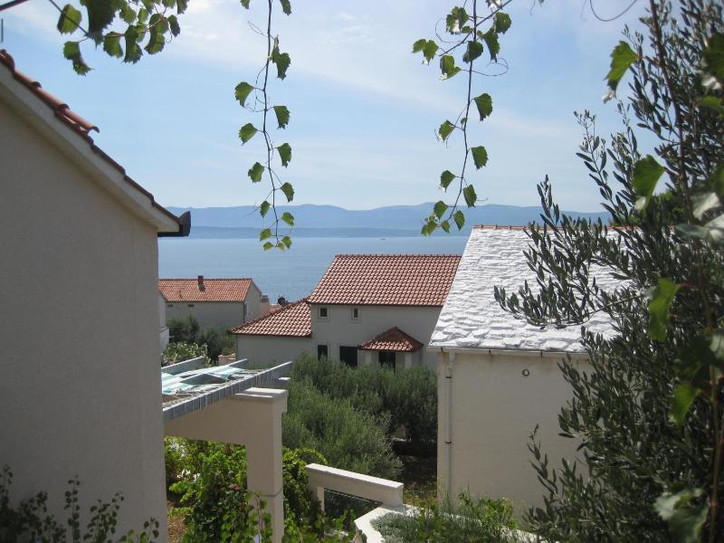 Two-Bedroom Apartment with Balcony and Sea View image 3