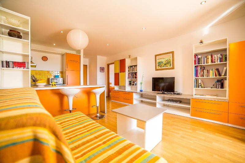 One-Bedroom Apartment with Balcony and Sea View image 1