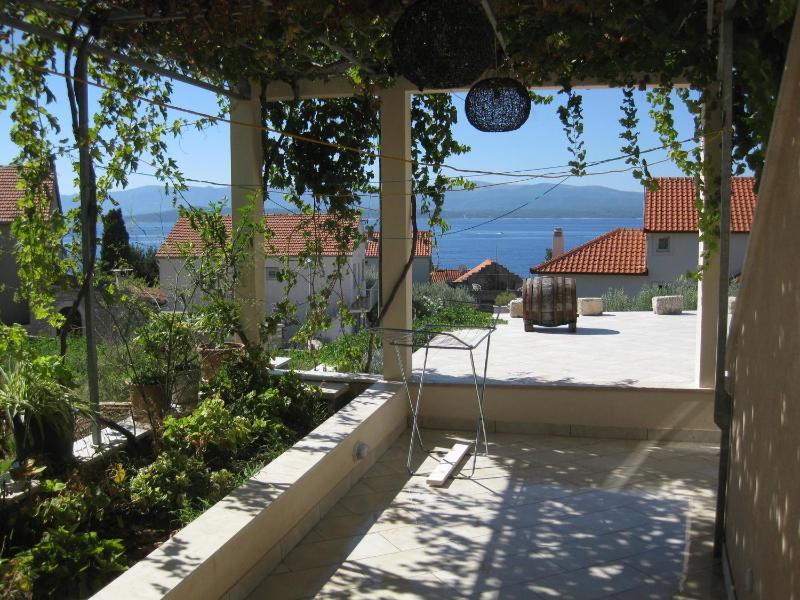 One-Bedroom Apartment with Balcony and Sea View image 2
