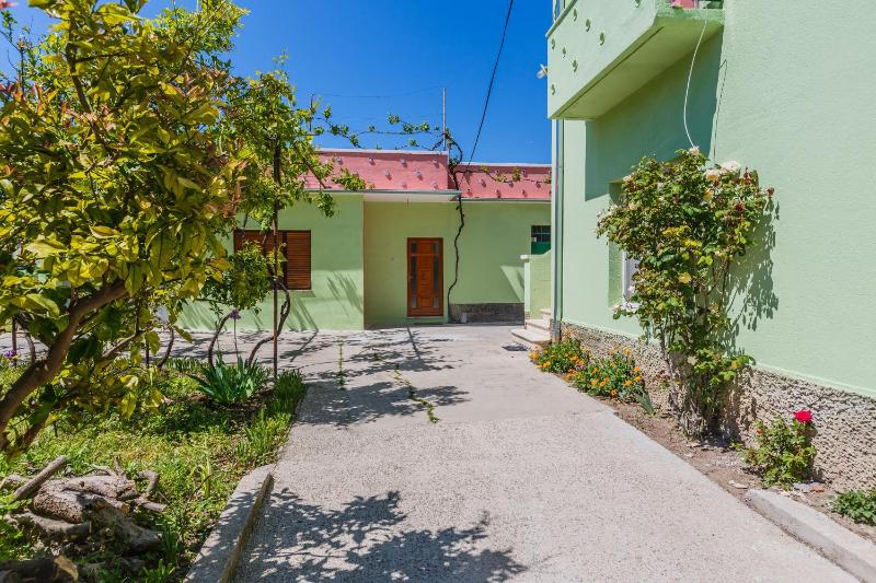 Apartments by the sea Kastel Stari Kastela - 14577 - image 8