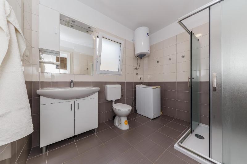 Apartments by the sea Kastel Stari Kastela - 14577 - image 11