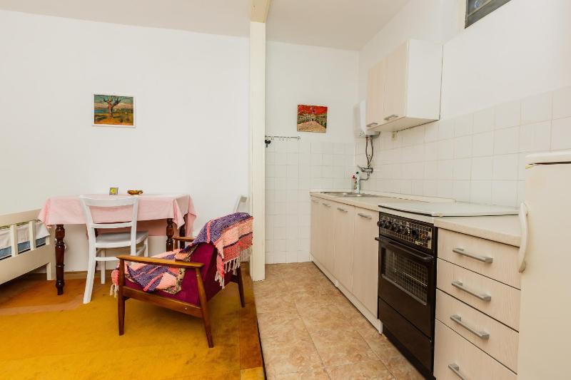Apartments by the sea Kastel Stari Kastela - 14577 - image 13