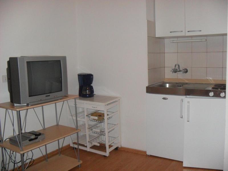 One-Bedroom Apartment with Terrace and Sea View image 4