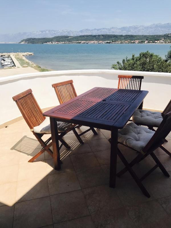 One-Bedroom Apartment with Terrace and Sea View image 3