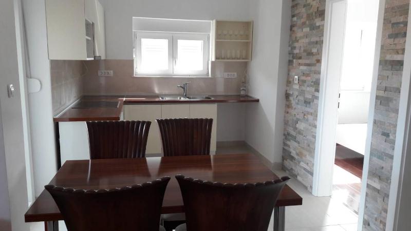 One-Bedroom Apartment with Terrace and Sea View image 4