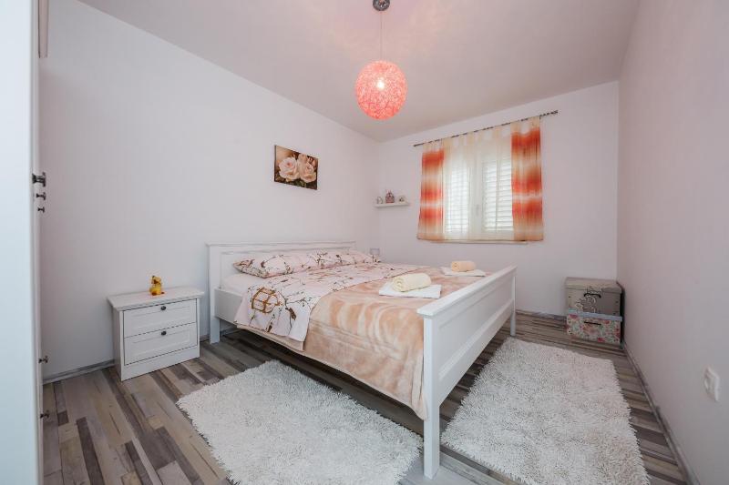 Apartments with a parking space Kastel Stafilic Kastela - 14714 - image 3
