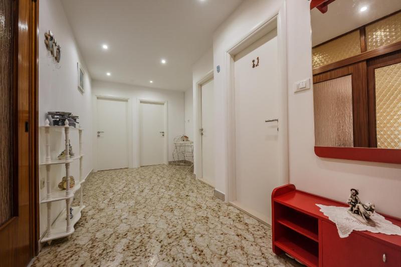 Apartments with a parking space Kastel Stafilic Kastela - 14714 - image 21