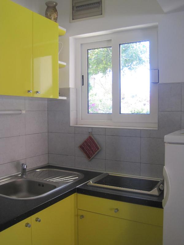 Three-Bedroom Apartment with Terrace image 4