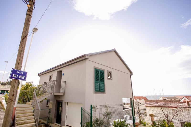 Apartments with parking space Sumpetar Omis - 14941 - image 1
