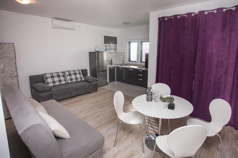 One-Bedroom Apartment with Terrace and Sea View image 1