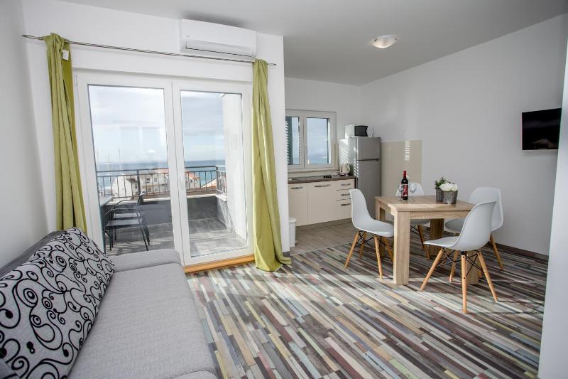 One-Bedroom Apartment with Terrace and Sea View image 1