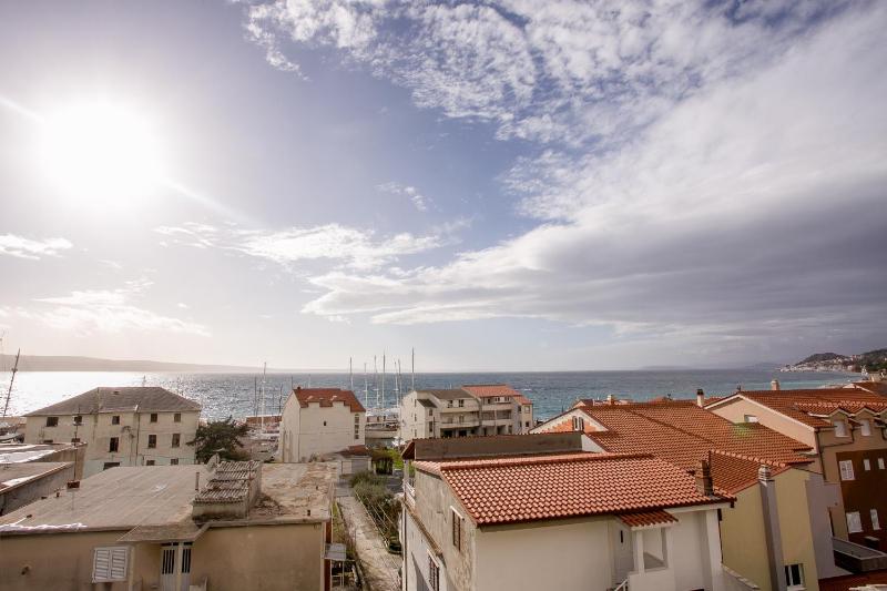 One-Bedroom Apartment with Terrace and Sea View image 2