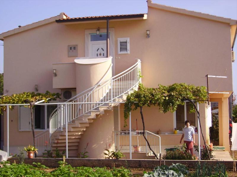Apartments by the sea Trogir - 14988 - image 2