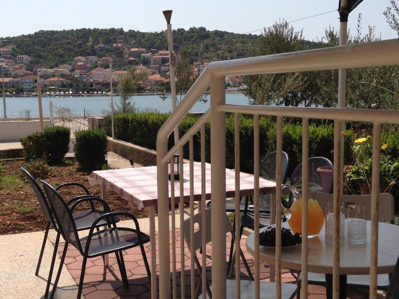 Apartments by the sea Trogir - 14988 - image 4
