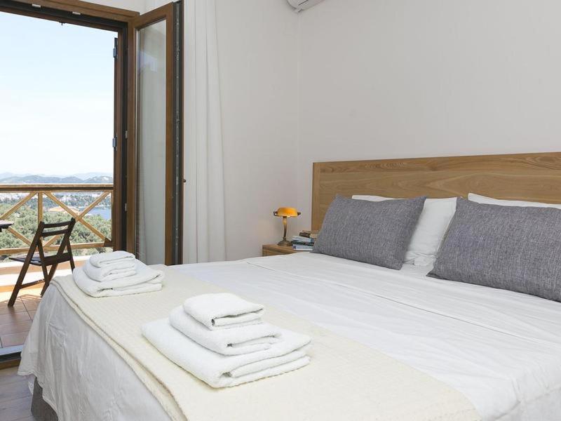 2B Luxurious Villa Io With Private Pool And Stunningt Sea Views - image 14