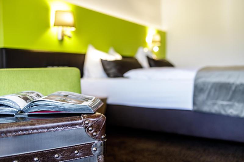 Standard Double or Twin Room with Balcony image 4