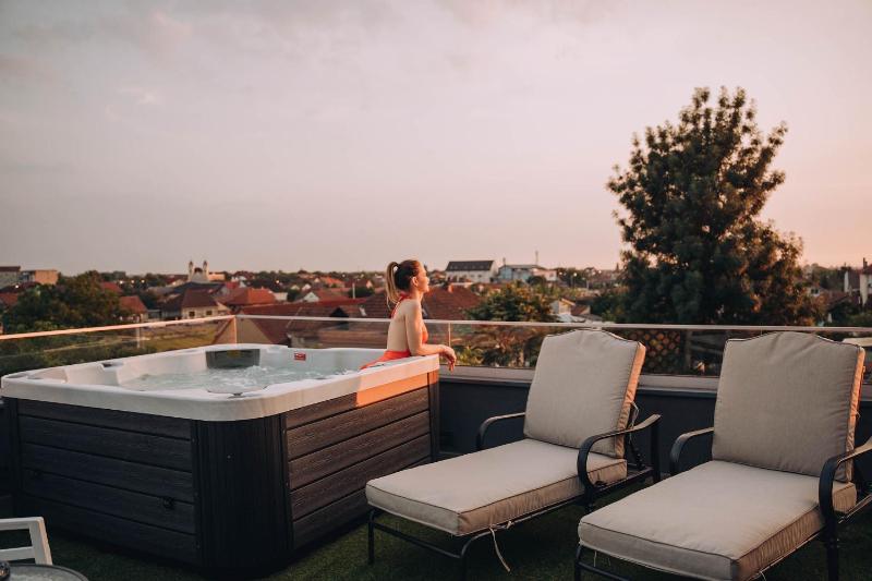 Hotel Glory - image 12