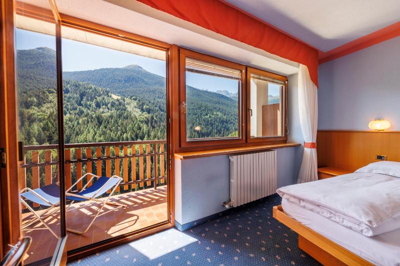 Superior Triple Room image 1