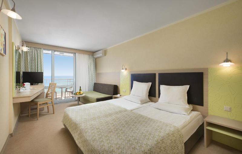 Double or Twin Room with Sea View image 3