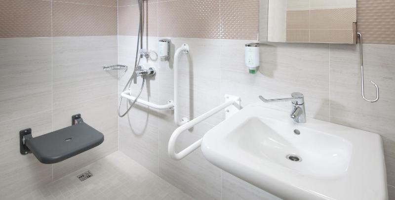 Standard King Room - Accessible image 1