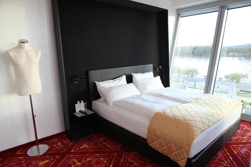 Corner Suite image 2