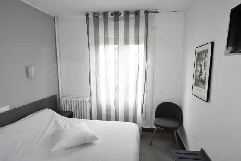 Double Room image 3