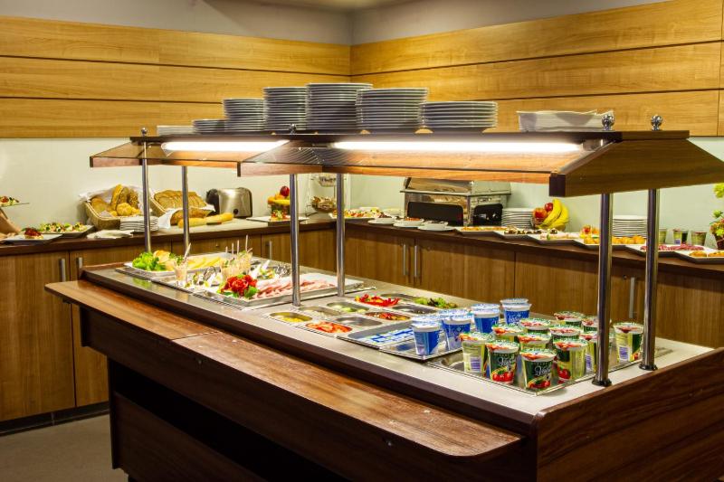 Double or Twin Room image 4