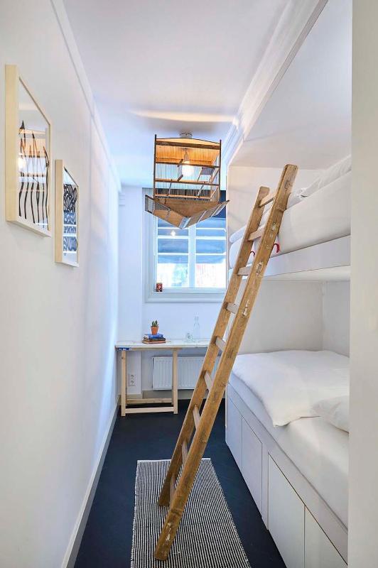 Twin Room with Shared Toilet image 2