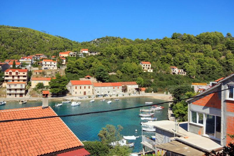 Three-Bedroom Apartment with Terrace and Sea View image 3