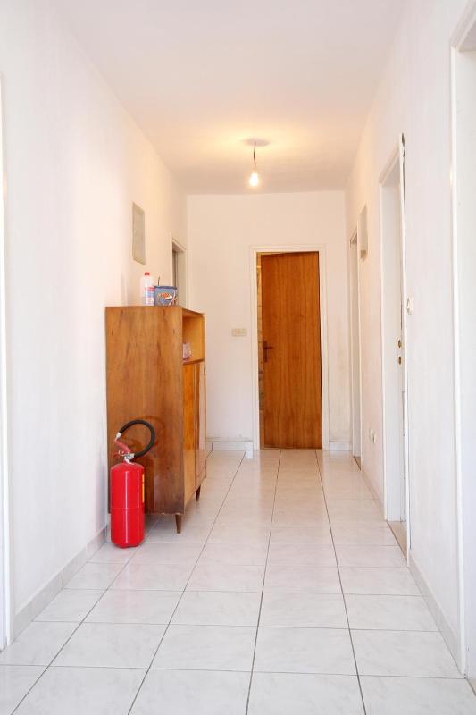 Three-Bedroom Apartment with Terrace and Sea View image 2