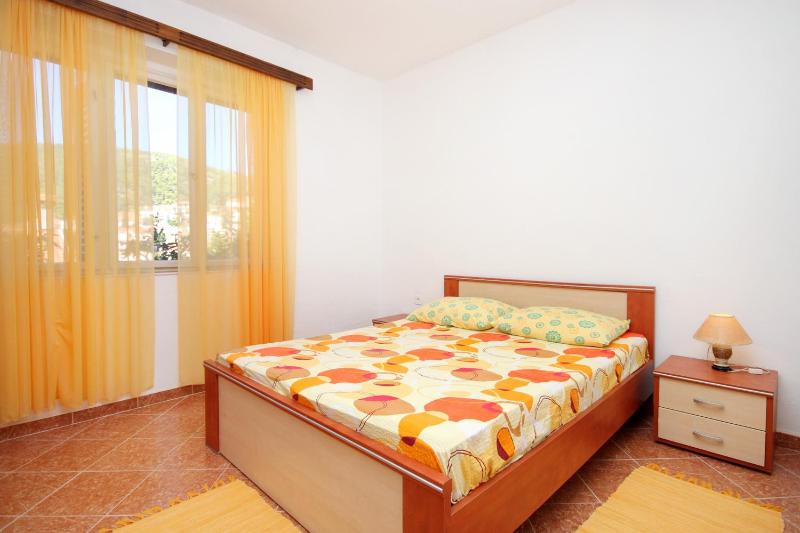 Three-Bedroom Apartment with Terrace and Sea View image 1