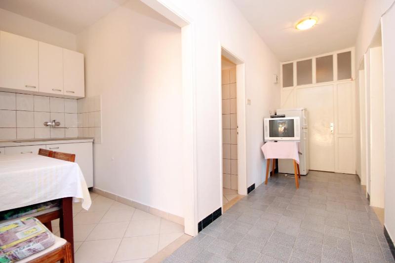 Three-Bedroom Apartment with Terrace and Sea View image 3