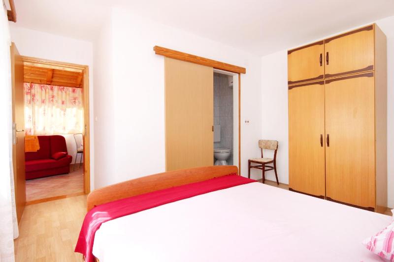 One-Bedroom Apartment image 4