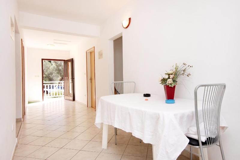 Three-Bedroom Apartment with Terrace and Sea View image 4