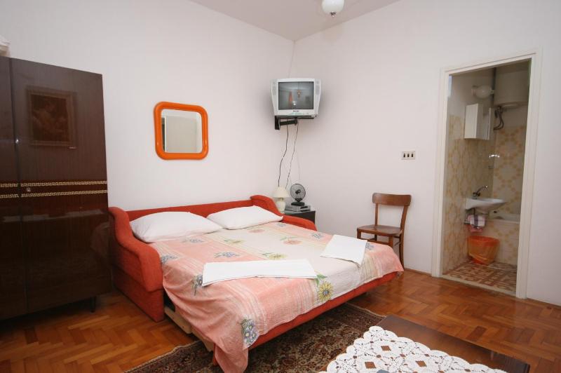Two-Bedroom Apartment with Balcony image 1