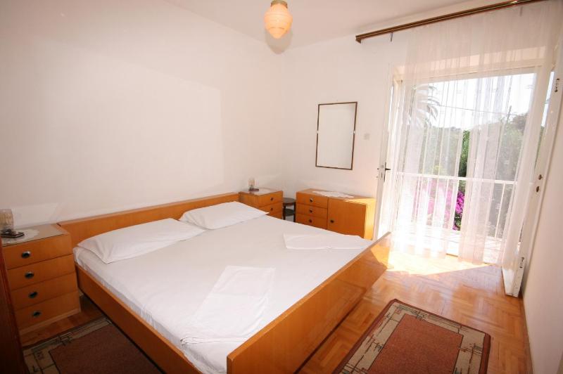 One-Bedroom Apartment with Balcony image 1