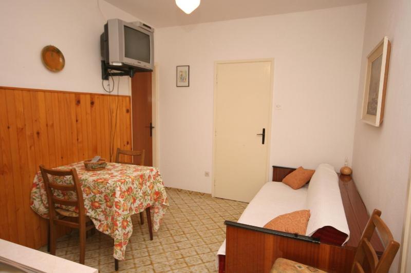 One-Bedroom Apartment with Balcony image 4