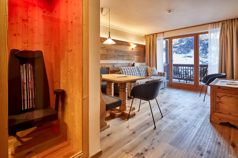 Suite with Mountain View image 4