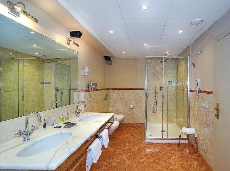 Junior Suite image 3